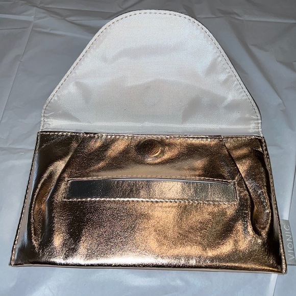 🎉HP🎉Vionic Women’s Clutch Gold With Silver Detail - Picture 4 of 8